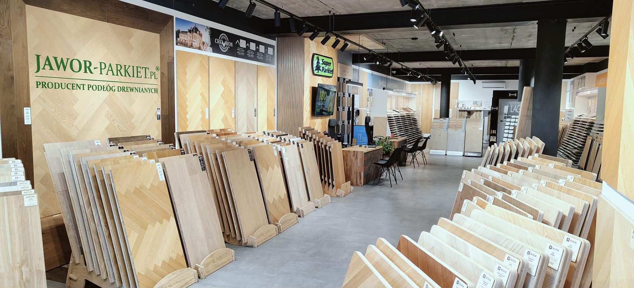 Salon Wesoła, wnętrze salonu