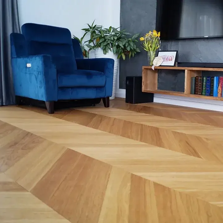 Salon z jodełką francuską